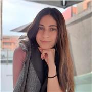 Estudiante universitaria de las carreras de biología y ecología, con afinidad para tratar niños y ganas de enseñar